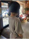 ケアカラー艶髪ブラックパツっと切りっぱなしミニボブ