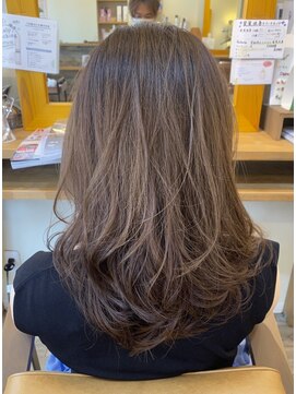小顔ロングレイヤ－カット