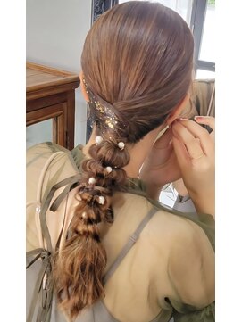 アモナ(amona) パーティーヘア/編み下ろし