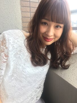 インビテーション(invitation) 【光に透ける透明感カラー】ラフ巻き愛されエアリーラフカール