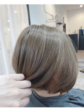 クレイル(CREYLE) 前下がりショート×ベージュカラー