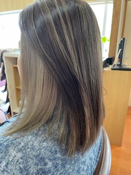 キュアラ(CUARA) グレージュカラー