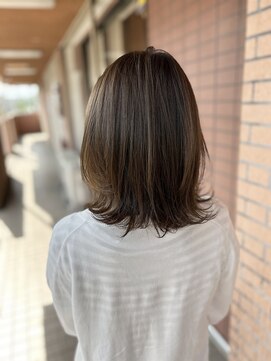 ピンクベルベット(PINKVELVET) くびれヘア◎グレージュ