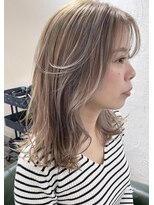 ホロホロヘアー(Hair) ブリーチ2回　ホワイトベージュカラー