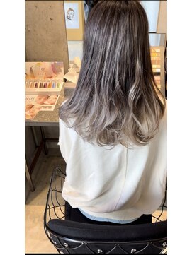 ミリ(milli Produce by ITAKURA) グレージュグラデーションカラー