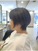 伸ばしかけショートボブ　ウルフカット　オリーブグレージュ