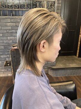 モナン 海老名(Monan) ミディアムウルフ/ウルフカット/レイヤーカット/シルバーカラー