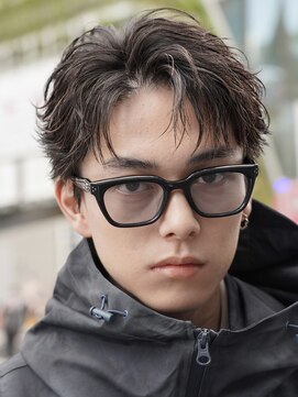 フィフス(fifth) 短めフェザーパーマセンターパート毛流れfifth原宿20代30代