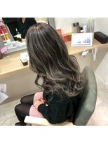リーチェ(ReCHE by CAPA(旧：CAPA茅ヶ崎店）)&nbsp;立体感ハイライト×ミルクティーグレージュで作る美髪ロング