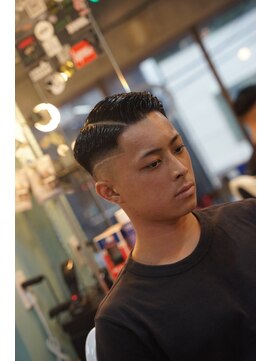 タイト スワッグ バーバーワークス(TIGHT SWAG BARBERWORKS) スキンフェード×サイドパート