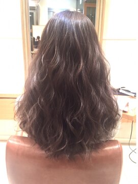 リゼル ユア 渋谷(RISEL YUA) グレージュのふわふわウェーブ巻き