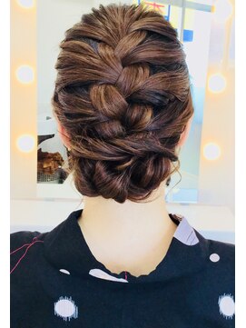 ヘアーメイク クリア(Hair Make Clear) ヘアセット  トレンド感たっぷりの編み込みスタイル