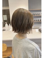 フランチェスカドットボブ(francesca.bob)&nbsp;くくれるボブ×オリーブグレージュ【渡辺俊弥】梅田
