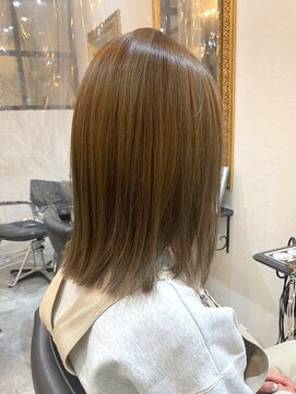 ネウィサリュー 立川(newi saLyu) シンプルストレート大人ミディナチュラルブロンドベージュ立川