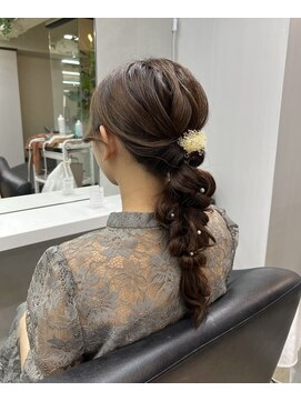 ディア(.eer) ふわふわすぎないキレイめ編みおろし♪