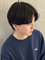 ヒュイル バイ ニアウ(Hwyl by Niau) ニュアンスパーマメンズカットセンターパートスパイラルパーマ