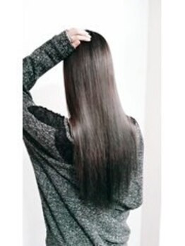 アブソ(Absolute)の写真/【新宿】自然な仕上がりで気になるクセやうねりを改善◎髪の芯から柔らかく毛先まで艶感あるストレートに♪