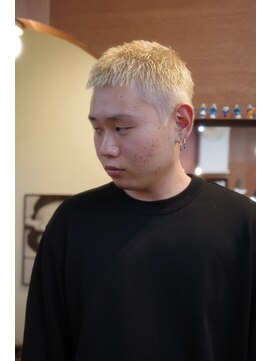 エディ(Edy) スパイキーショートケアブリーチ眉毛カット抜け感ブロンド岡山