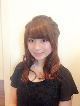 フィール ヘアーアンドメイク(FEEL HAIR&MAKE) 上品に♪編みこみハーフアップ