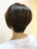 シルエットにこだわるショートカット 30代女性~