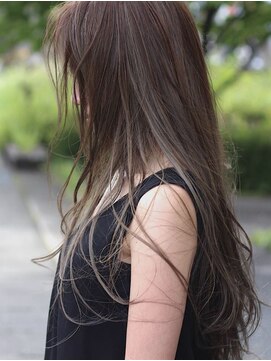 オン(ON) エアリーな毛束感でふんわり、かわいく、透けるカラーで透明感を