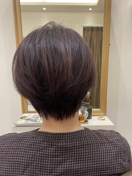 リュドール 名駅(Rue D'or) 前髪流しのナチュラルなショートスタイル