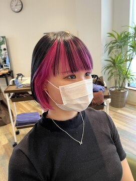 ヘアースパリゾート リアン 燕三条店(Lien) 黒×ピンク インナーカラー