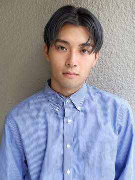 スーハ 恵比寿(SUUHA) ブルーグレージュのモードカジュアル韓国前下がりセンターパート