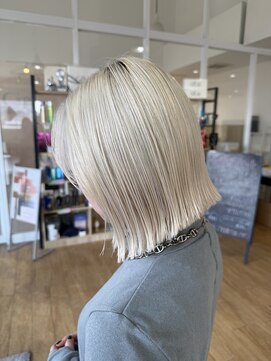 サラ 新宮店(SARA) ハイトーン/切りっぱなしボブ