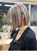 渋谷ブリーチカラータッセルボブ顔周りレイヤー切りっぱなしボブ