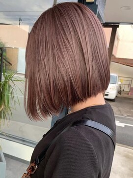 アイリス(IRIS) 大人シアーベージュミニウルフボブミディアムレイヤー