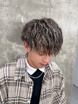 メンズサロン キング 心斎橋店(Men’s salon K!ng) ホワイトメッシュ/ツイスト/ツイスパ/パーマ/メンズ/眉毛/心斎橋