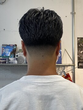 グッドプレイスアンドシング(Good Place&thing) メンズカットテーパーフェードスキンフェードビジネスヘア