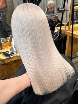 ホワイトベージュ/ブリーチカラー/髪質改善/レイヤーカット