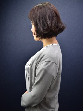 ヘアスタジオヘーフリヒ(HAIR STUDIO HoFLICH) 【カールで遊ぶ大人のショートスタイル】