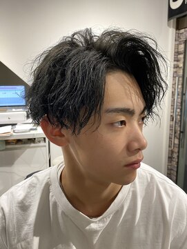 ドルクス 日本橋(Dorcus) 20代30代メンズ流行髪型ツイストスパイラルセンターパート