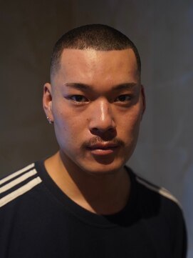 メリケンバーバーショップ コウベ(MERICAN BARBERSHOP KOBE) スキンフェードeasypermバズ