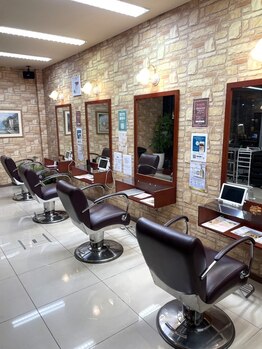 ローズ(ROSE)の写真/広く落ち着いた店内には男女別施術ブースを完備！周りの目を気にせずリラックスできる時間を過ごせます♪