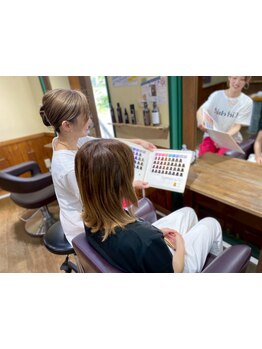 責任を持って髪質改善をさせて頂く為、初めてご来店の方は髪質に合わせたカウンセリングをさせて頂きます。