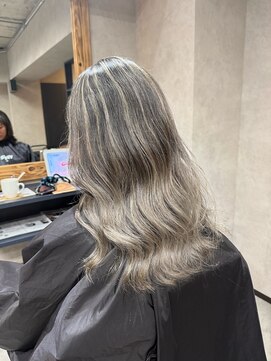 サニー 渋谷(SUNNY) バレイヤージュ、ハイライト、レイヤーロング、グレーベージュ