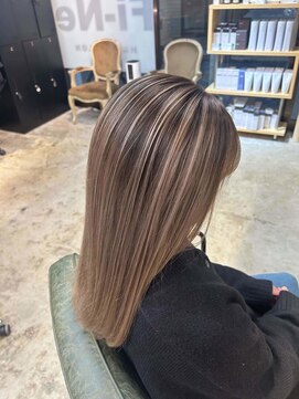 フィーネ 柏(Fi-Ne) シャドウルーツ/ミルクティーベージュ/ブリーチ/プルエクステ/柏