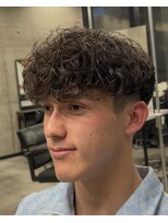 イーラ アメ村店(era)&nbsp;スペインカール　ツイストスパイラル眉カットメンズパーマ