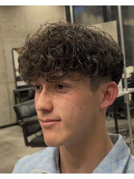 イーラ アメ村店(era) スペインカール　ツイストスパイラル眉カットメンズパーマ