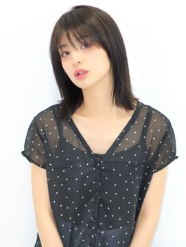 セシル(Cecile) シースルーバング×切りっぱなしボブ