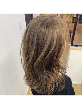 ラッシュグリーン(lush green) ハイトーングレージュカラー