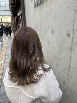 アンダーバーホワイト 南海難波店(_WHITE) 【＿white+】ミルクティーベージュ×大人ロングスタイル