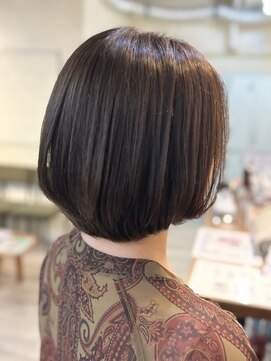 ヒラソル(girasol) 透明感カラーで柔らかい印象のボブスタイル