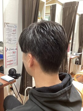 ツーブロック黒髪韓国メンズヘア髪型メンズ