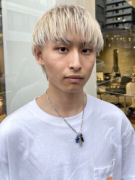 パークレーン アイス イヴェン アネックス(PARK LANE ICI yeven.anx) 春の大人ブリーチ◎センターパートで清潔感ハイトーン