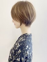 アンド ストーリーズ(&STORIES)&nbsp;大人可愛い前髪ありのひし形耳掛けショートボブ　20代30代40代